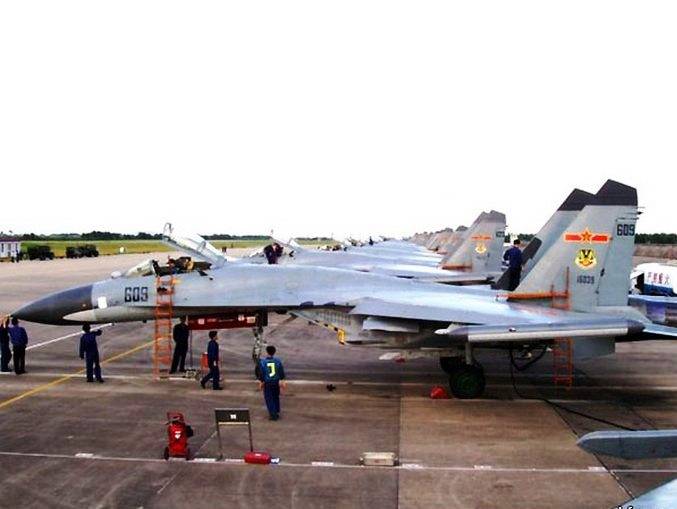 Kopfschmerzen. An den USA kommentéiert d 'Meenung vun de su-35 op d' Äerm PLA