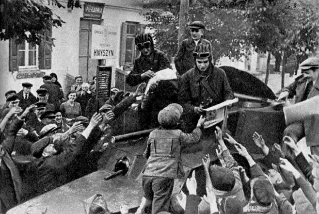 How to betray their own people and to spit on its history