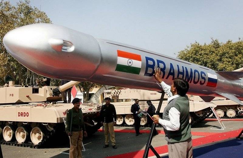 Nu och marken alternativ. Indien framgångsrikt testat en missil 