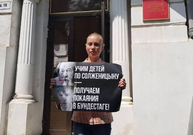 Solzhenitsyn should be excluded from the curriculum. Views
