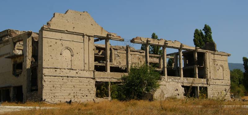 DK cement. Novorossiysk monument of war dies of vandalism and indifference
