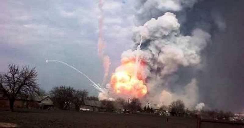 En ammunition dump brød i brand på det område, der kontrolleres af Kiev