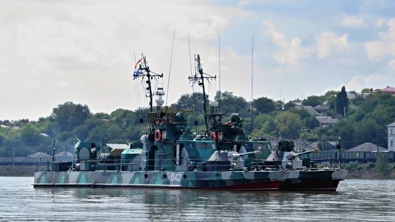 Gepanzerte Schëffer vun der Kaspescht Flottille an Kertsch geflu