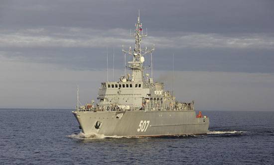 Minensuchboot «Ivan Antonov» kommen an den Ort der Stationierung bis zum Ende des Sommers