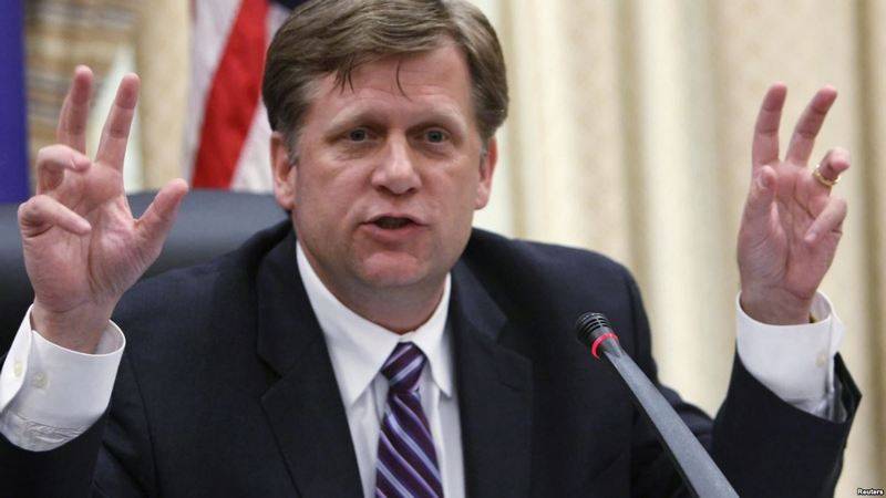 Den Ex-US-Ambassadeur a Russland McFaul erfuerdert auszuschließen, Russland, aus der Interpol