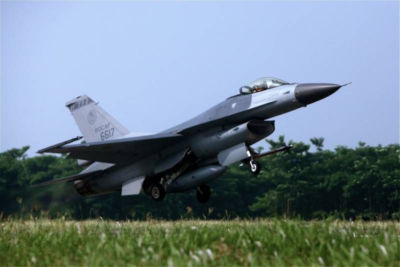 D ' taiwanesischen Loftwaff erkläert, iwwer de Verloscht vun der Kommunikatioun mat der F-16 während der übungen