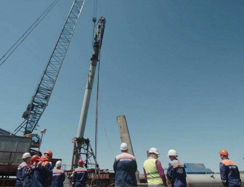 Achevée l'installation des piles de la gare de la partie au pont de Crimée