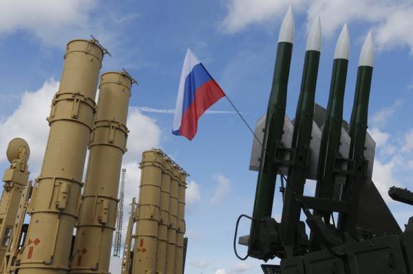 D ' Virwërf vun den USA géint Russland — e Grond fir e Wettrüsten
