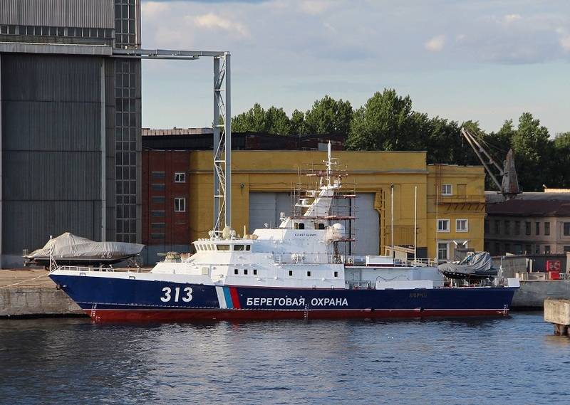 Zu Sankt Petersburg hu hien op dem Waasser Edge сторожевик vum Projet 10410