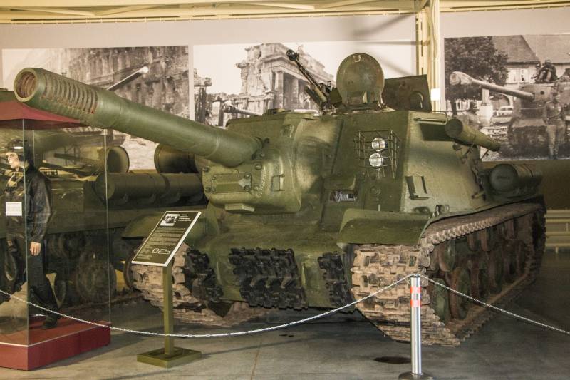Opowieści o broni. ISU-152 na zewnątrz i wewnątrz