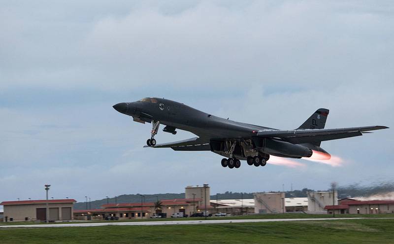 США призупинили польоти стратегічних В-1В Lancer