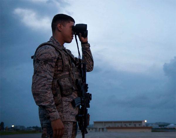 A Japan haten en amerikanesche F-15. De Gouverneur vun Okinawa sot iwwer d ' Gefill vun der Wut
