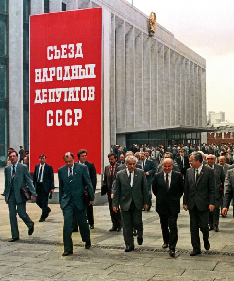 Соңғы күндері Кеңес Одағының батыры. Демократия орнына тоталитаризм. 1-бөлім