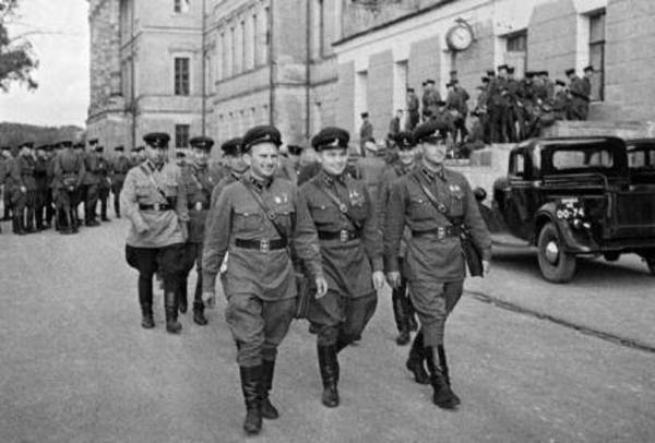 Unexpected war Nazi Germany with the Soviet Union. Part 11. Far from the border