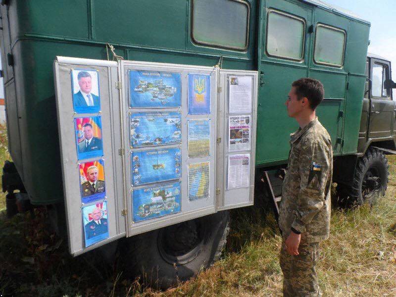 Оның орнына Ленин бөлмесіне... Бұрышы Порошенко қойыпты оқу-жаттығуларға ҚКҚ