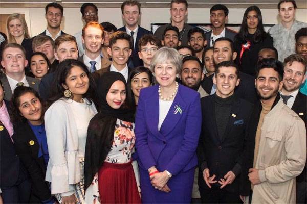 Britesch Geheimdienste: Terroristen virbereet enthaupten Theresa may