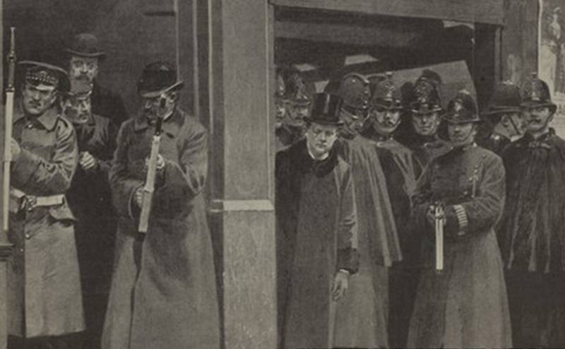 Crimson-leden. Churchill mot lettiska anarkister