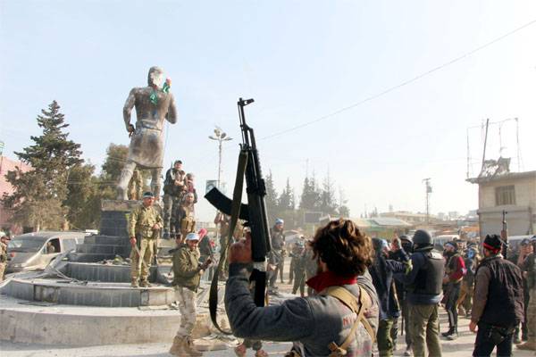 Pas de jour sans surprise: au nord de la Syrie dans la bataille se déroule entre deux протурецкие groupement SSA