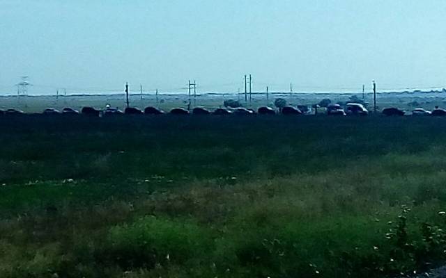 Kilometer queue Ukraine to the Crimea to sunbathe and to refuel