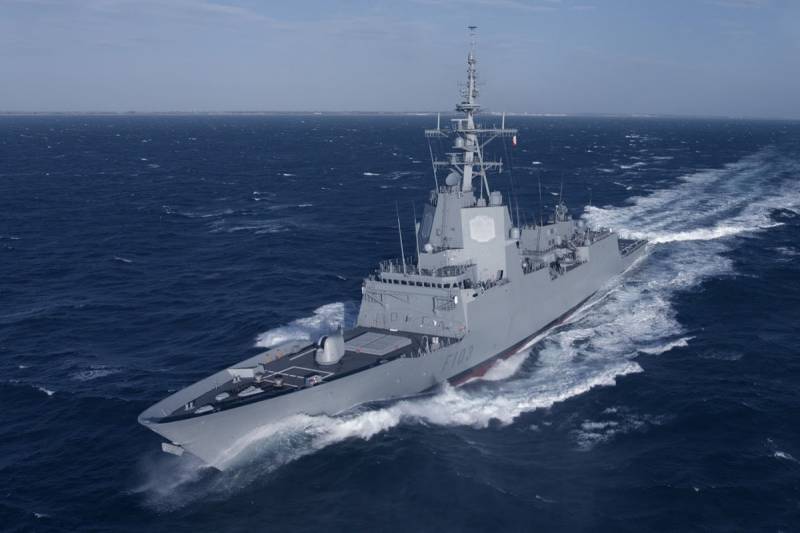 Pointe des frégates de la classe F110: compacte de l'assistant de défense, appliquent le concept de radar AMDR