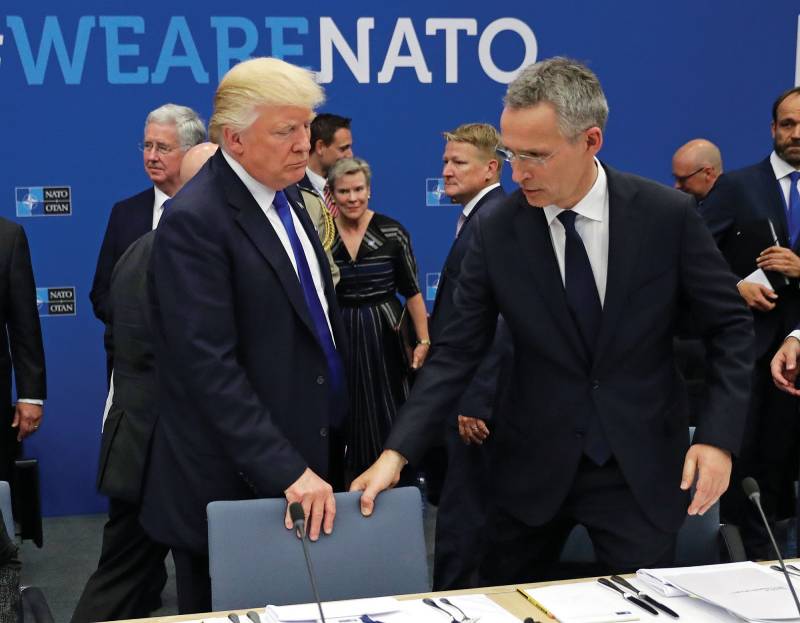 Кого нині атакує НАТО: Росію або США?