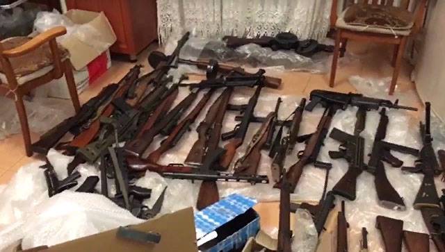 Les services de renseignement ont bloqué la voie de la contrebande d'armes en provenance de l'UE. Dans l'arsenal de même des mortiers et PTR