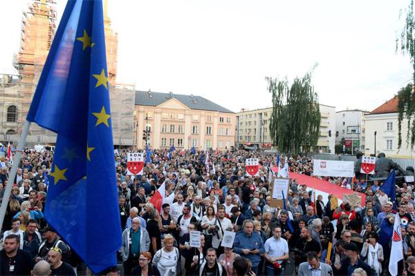 Den domare som inte vill gå i pension. Vad händer i centrum av Warszawa?