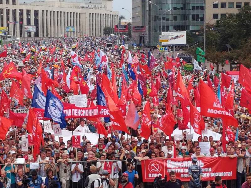 From left to anarchists in Moscow and St. Petersburg rallies were held against pension reform
