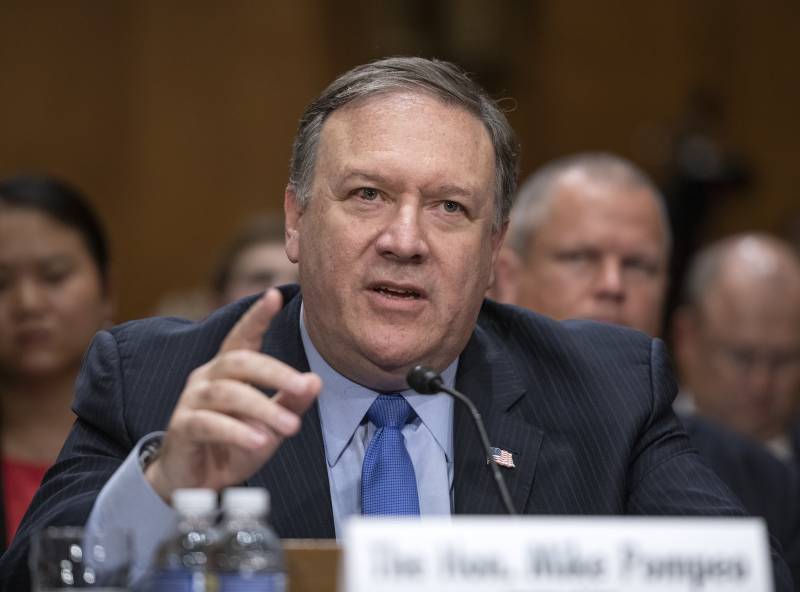 Pompeo tadelte Poroschenko an der Erfëllt vun de Fuerderunge vum FLORIN