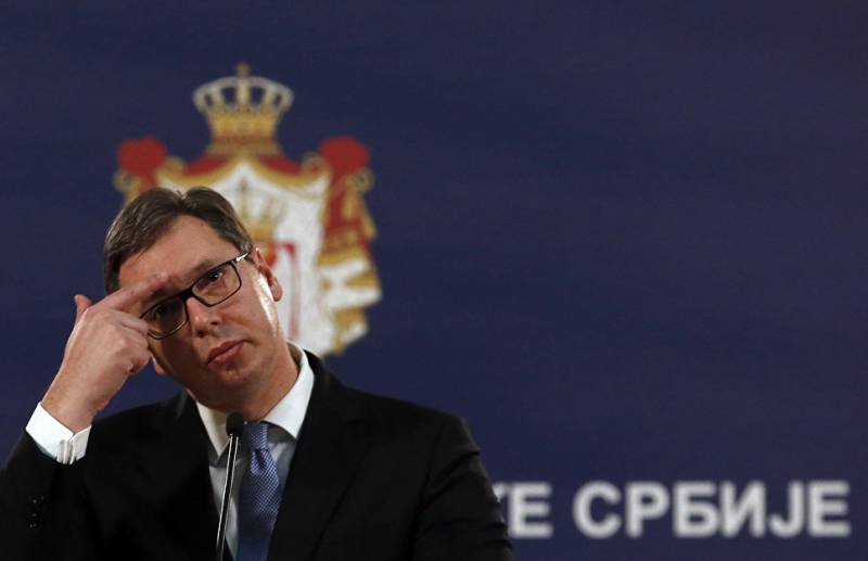 استسلام السياسة Vucic ذهب إلى كوسوفو المأزق