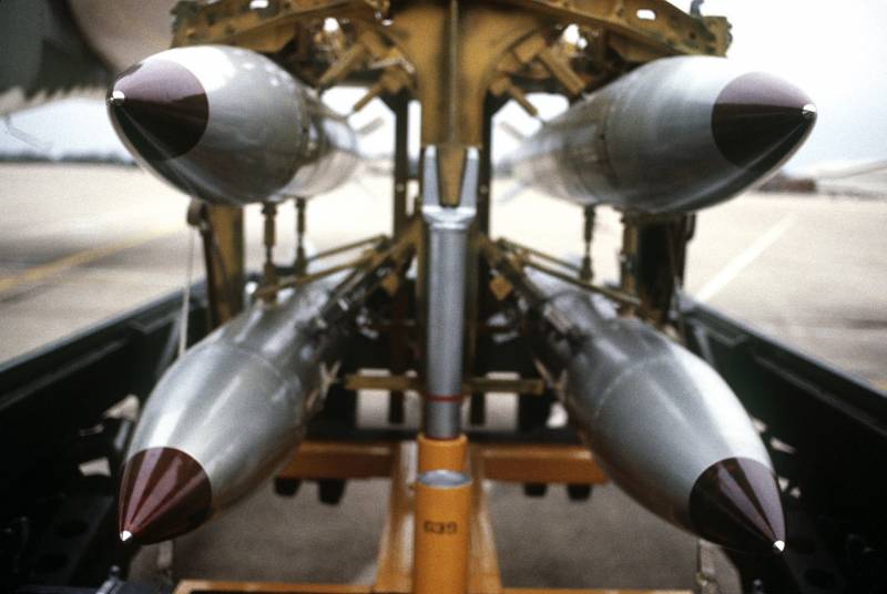 Noriichten Bomm B61-12 LEP. Amerikanesch Rüstungsindustrie kräfteg zugelegt
