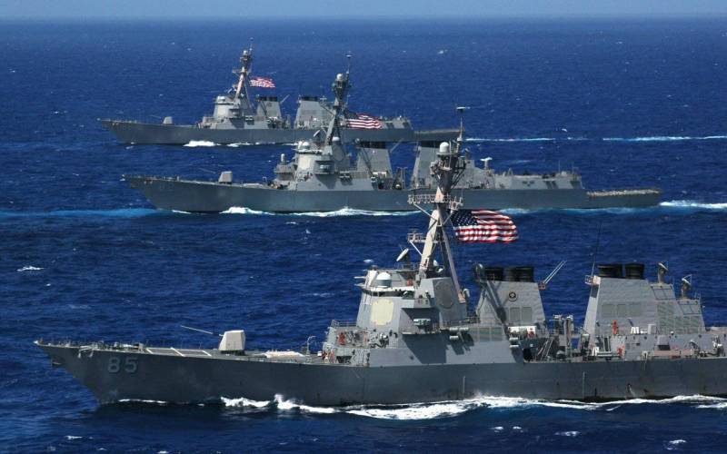 Le coup n'est pas un militaire, un coup de distributeur. Bloqueront l'est des états-UNIS les ports de la Russie?