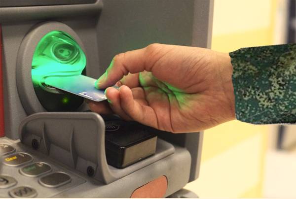 À propos de l'utilisation d'un réseau de distributeurs automatiques de billets pour les militaires. Résolu et problèmes non résolus
