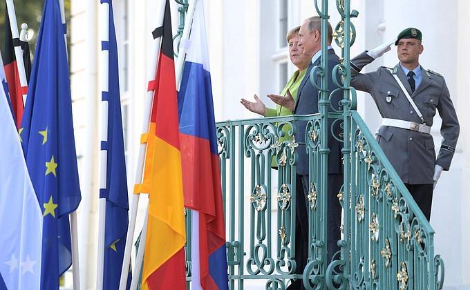 Un soir d'été dans Мезеберге. Les négociations de Poutine et Merkel ont eu lieu