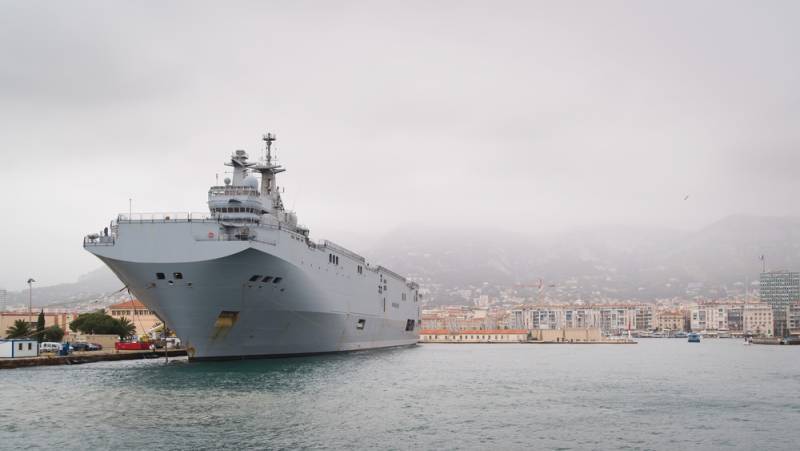 Russia will not build its own helicopter carriers. The Ministry explained