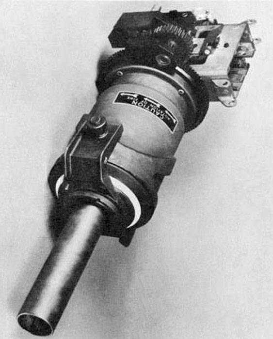 M129 automatic grenade launcher (USA)