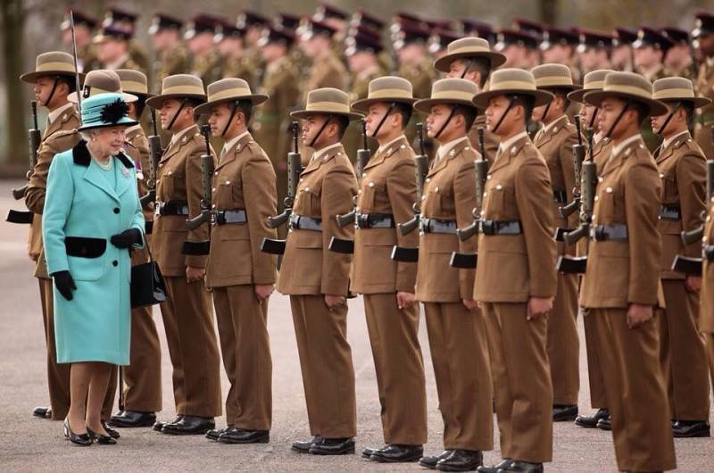 Storbritannia truer Russland, men å kjempe for Dronningen snart vil det være ingen