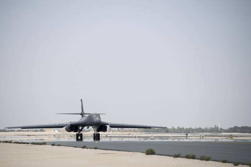 The US strategic bombers pretended Tu-160 on maneuvers