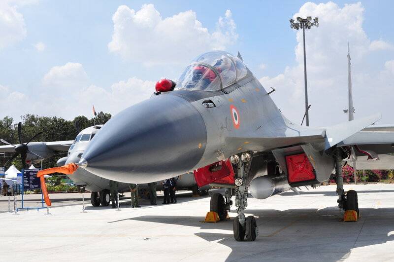 Le su-30MKIS de la force aérienne de l'Inde adaptent sous l'application d'israël de bombes Spice-2000
