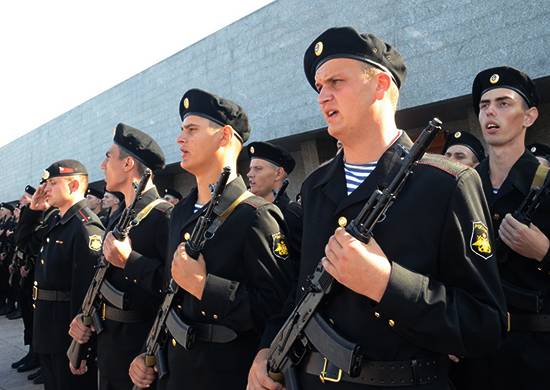 The head of the defense Ministry told about the strengthening of the military grouping in Crimea