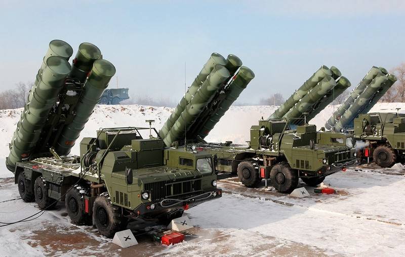 Le nouveau régiment de s-400 pris de combat de service dans la région de Kaliningrad