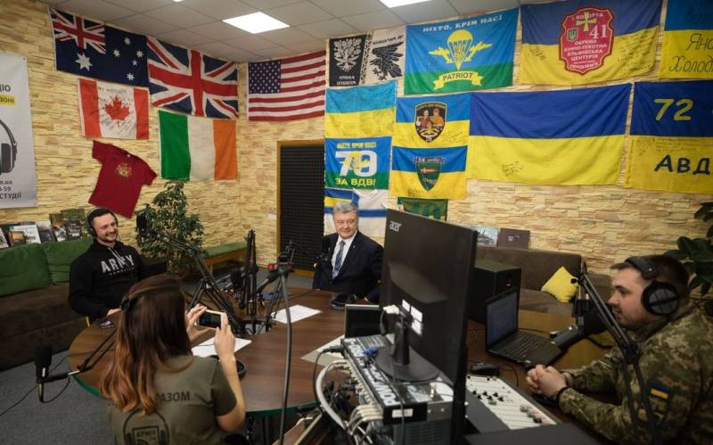 Enligt Poroshenko, partner från NATO lära av Ukrainarna att 