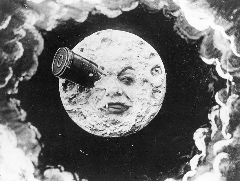Flich op de Mound am Film an an der Realitéit. Den éischten Deel