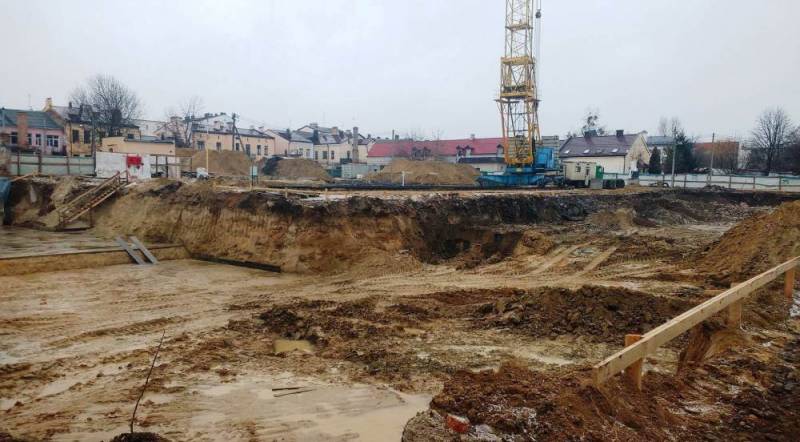 Zu Brest, am Hibléck op d 'Uewerfläch d' iwwerreschter vun 1,2 dausend Ghettos