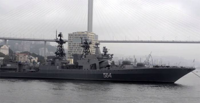 BOD TOPH en collaboration avec les navires de la MARINE de la Chine sont exécutés la destruction des sous-marins