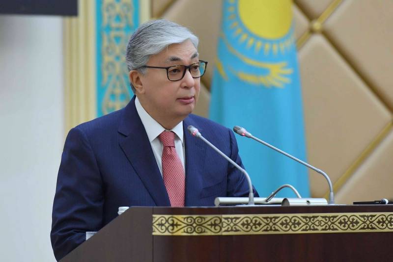 Le président du Kazakhstan a commenté le passage de l'écriture en alphabet latin