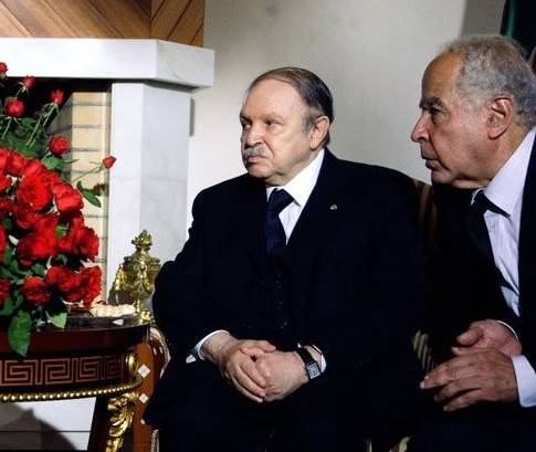 Le président de l'Algérie sous la pression des manifestants, a démissionné