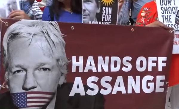 Exposé sur l'ambulance l'expulsion du fondateur de WikiLeaks, de l'ambassade de l'Équateur à Londres