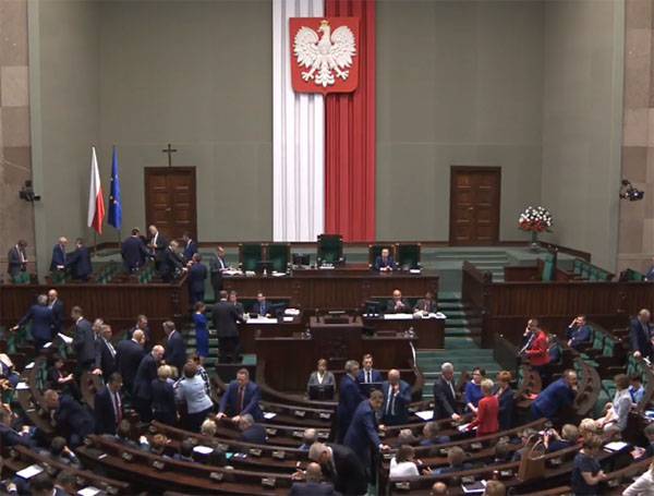 In Poland want to from Berlin reparations nearly a trillion dollars