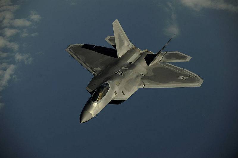 Астанада оқу ұрыс француз Rafale F-22 Raptor